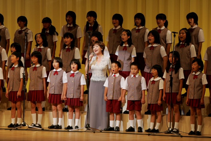 地球こどもクラブチャリティーコンサート開催