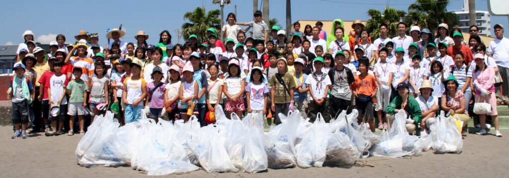 鴨川市前原海岸にて清掃活動・さかなクン講演会